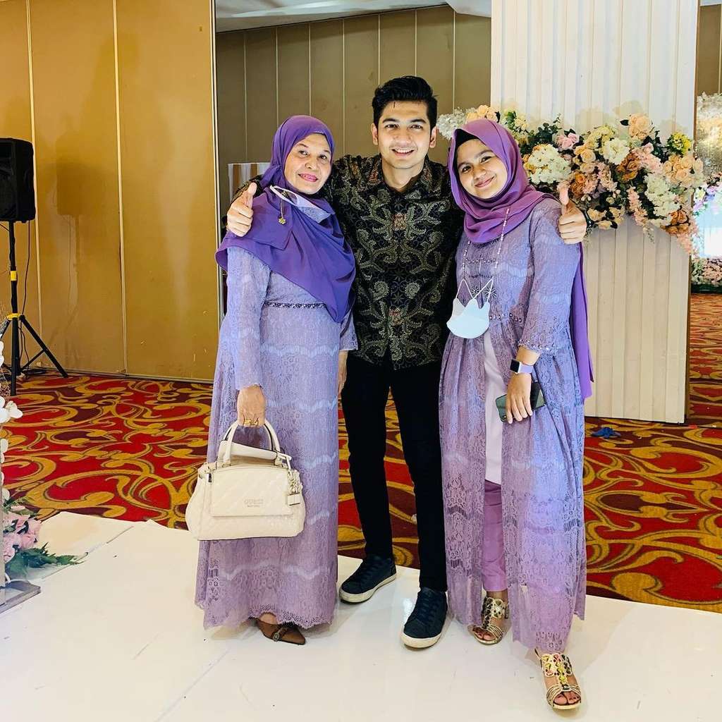 Bikin Heboh! Intip 10 Potret Gantengnya Calon Suami Ria Ricis