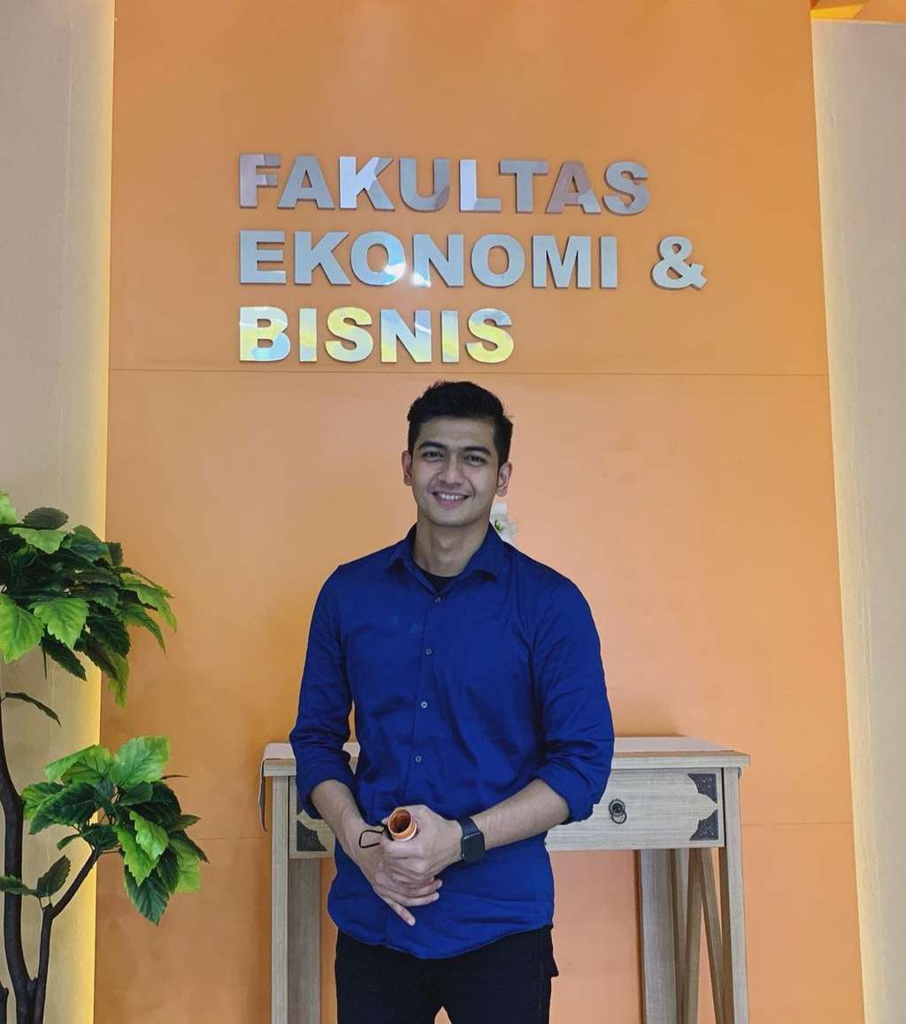 Bikin Heboh! Intip 10 Potret Gantengnya Calon Suami Ria Ricis