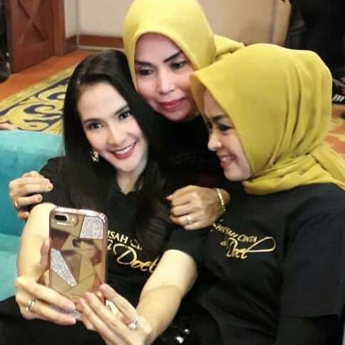 10 Foto Terbaru Munaroh Kekasih Mandra, Jadi Beda Banget!