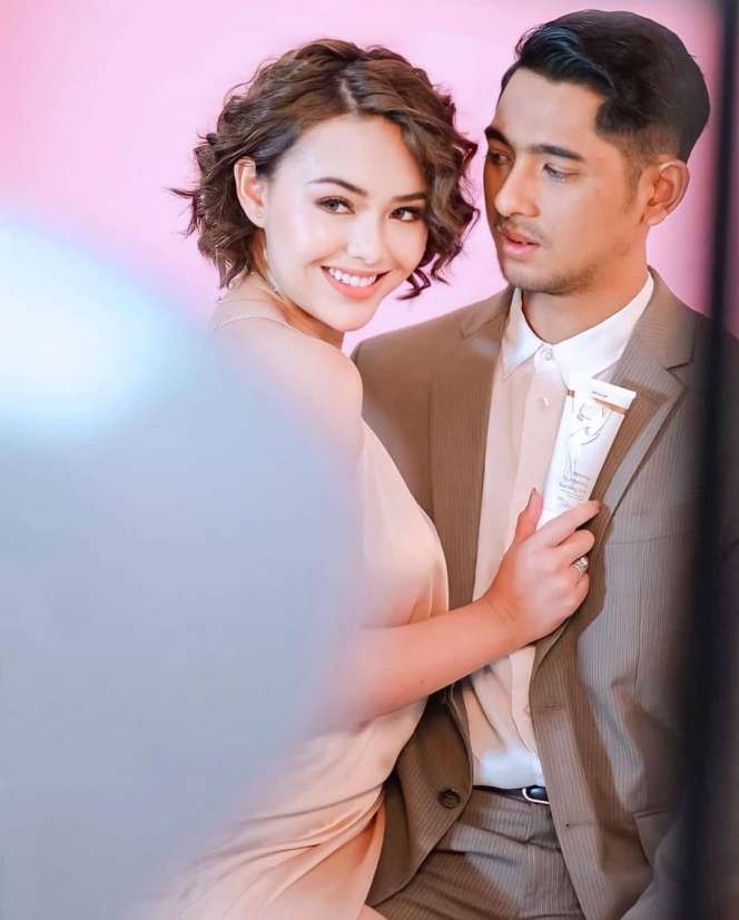 7 Foto Berani Amanda Manopo & Arya Saloka yang Kini Jadi Heboh