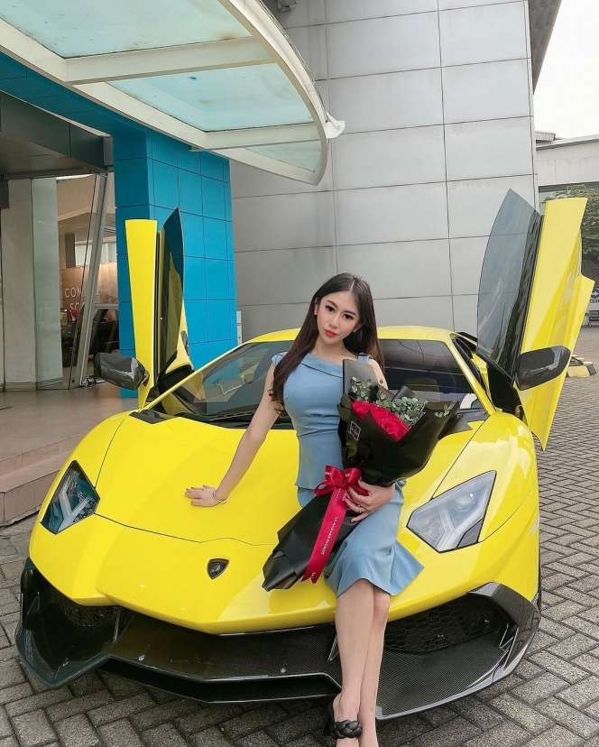 9 Potret Ayu Thalia, Selebgram Cantik Ngaku Dianiaya Anak Ahok