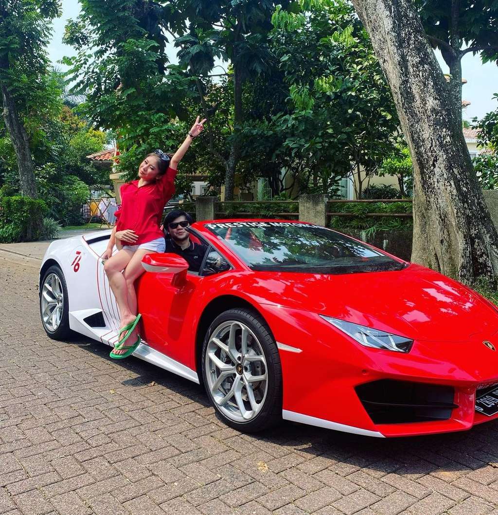 9 Potret Ayu Thalia, Selebgram Cantik Ngaku Dianiaya Anak Ahok