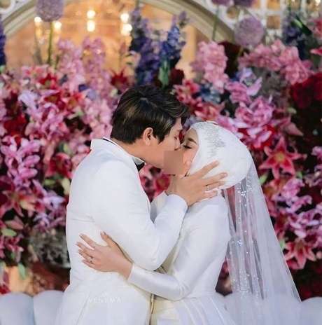7 Foto Rizky Billar Cium Mesra Bibir Lesty, Fans Auto Histeris