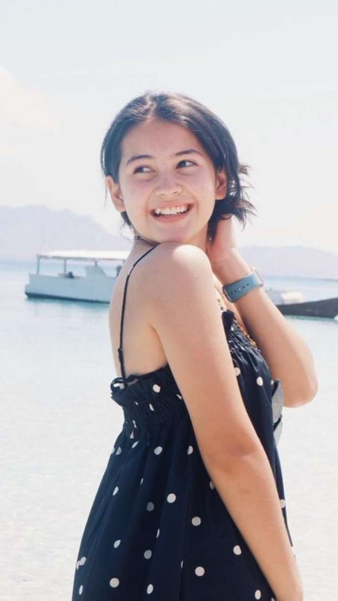 Potret Liburan Sandrinna Michelle Foto sama Hewan Langka