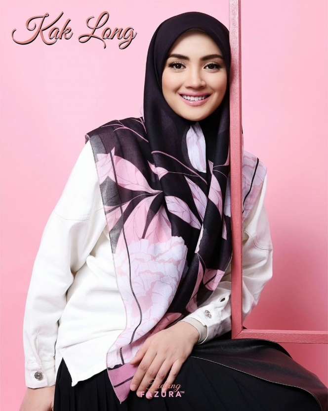Artis Cantik Warkop DKI Nangis, 80 Ribu Hijab Sold dalam 2 Jam