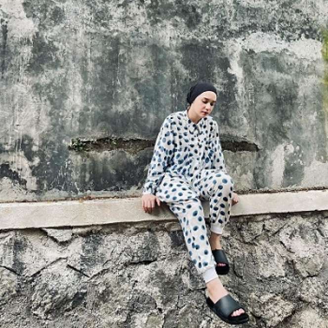 Potret Terbaru Putri Anne Saloka, Gaya Hijabnya Jadi Sorotan