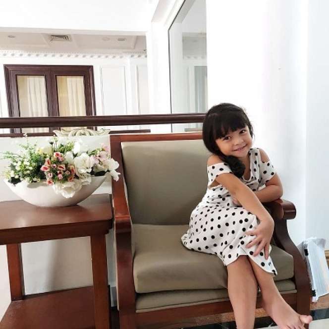 8 Foto Imut Fara Shakila Raih Penghargaan Pemeran Anak Favorit