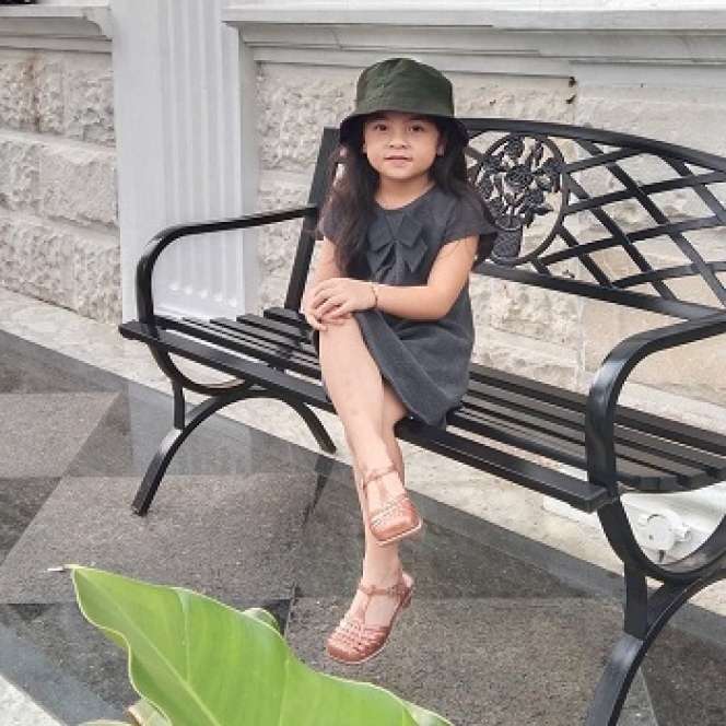 8 Foto Imut Fara Shakila Raih Penghargaan Pemeran Anak Favorit