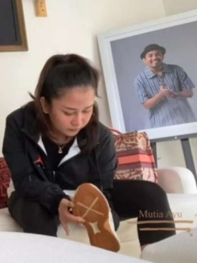 5 Potret Rumah Mutia Ayu, Terpasang Foto Mendiang Glenn Fredly
