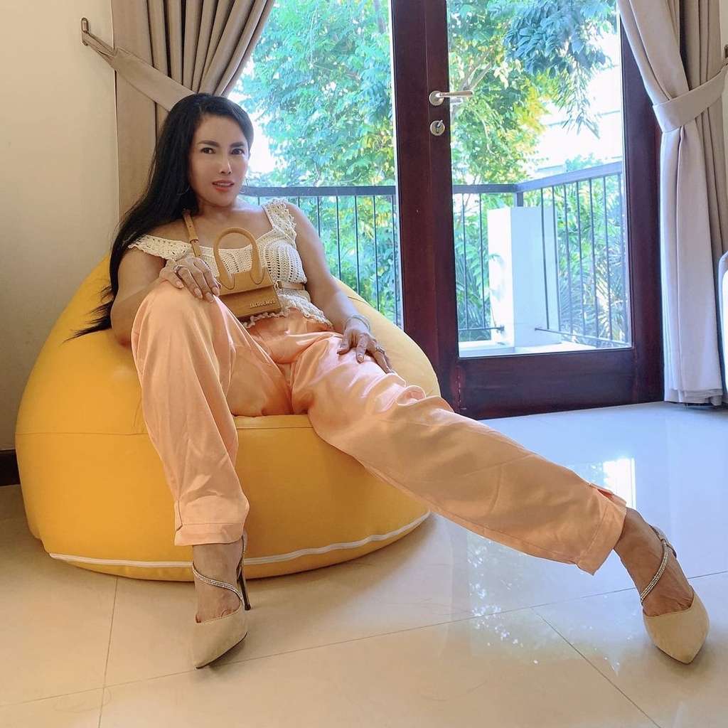 10 Foto Sosok Sosialita Surabaya Tagih Utang Rp1 M Medina Zein