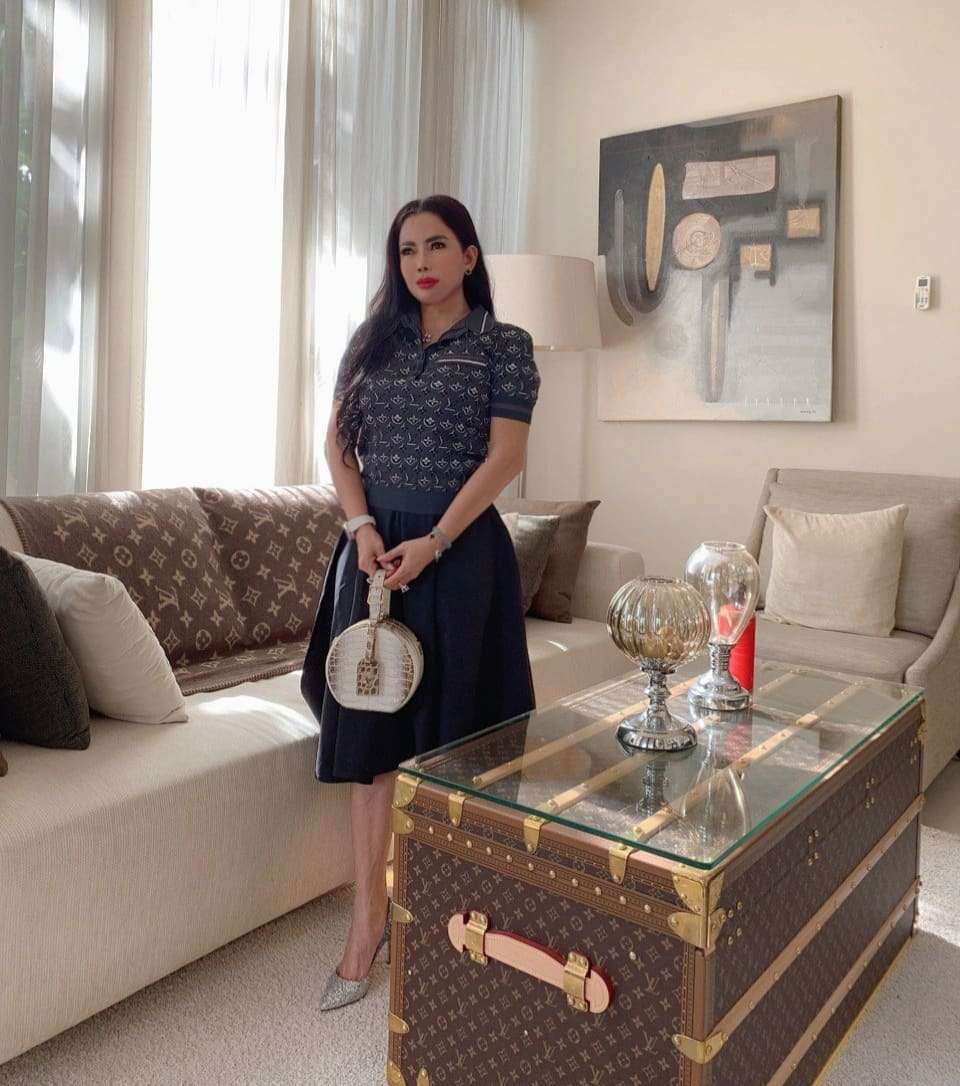 10 Foto Sosok Sosialita Surabaya Tagih Utang Rp1 M Medina Zein