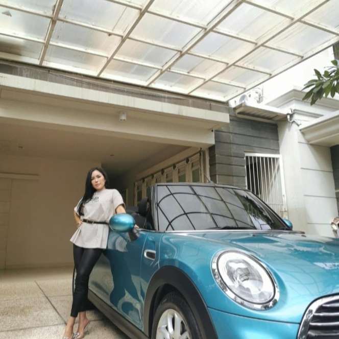10 Foto Sosok Sosialita Surabaya Tagih Utang Rp1 M Medina Zein