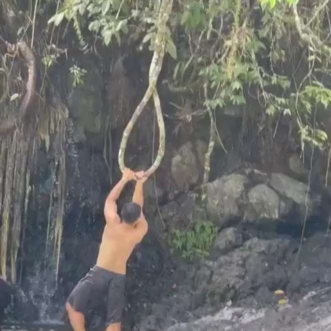 8 Potret Aprilio Manganang Pamer Tubuh Kekar dan Perut Sixpack