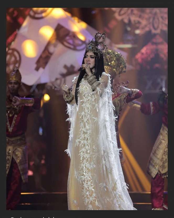 9 Foto Syahrini dari Masa ke Masa, Perubahannya Bikin Syok!