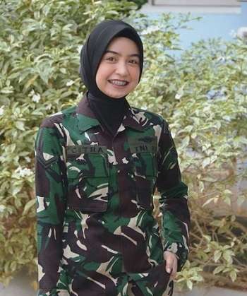 5 Potret Cantik Serda Citra Zelinda, Senyumnya Bikin Meleleh