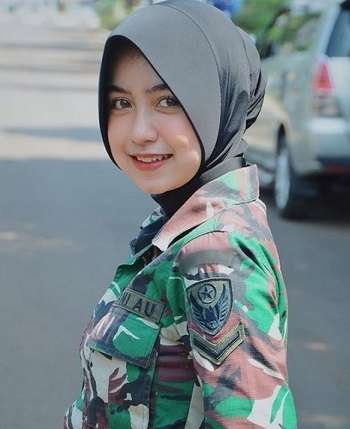 5 Potret Cantik Serda Citra Zelinda, Senyumnya Bikin Meleleh