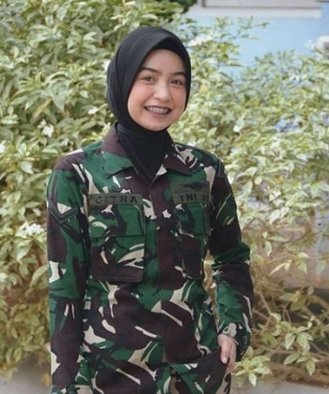 5 Potret Cantik Serda Citra Zelinda, Senyumnya Bikin Meleleh