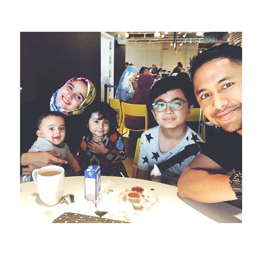9 Potret Kedekatan Sonya Fatmala dengan Anak Sambungnya