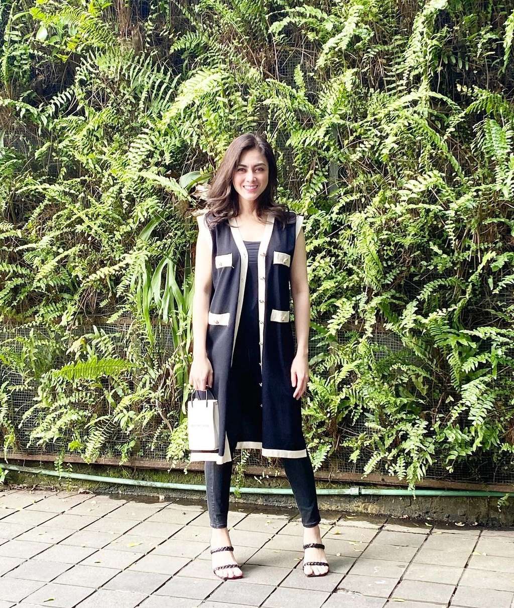 8 Gaya Sosialita Dhena, Istri Jonathan Frizzy yang Gugat Cerai