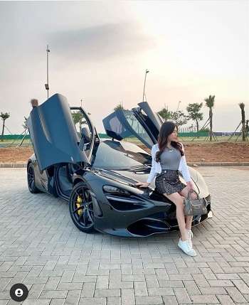 8 Potret Glamor Ayu Thalia Pelapor Anak Ahok Dekat Mobil Mewah