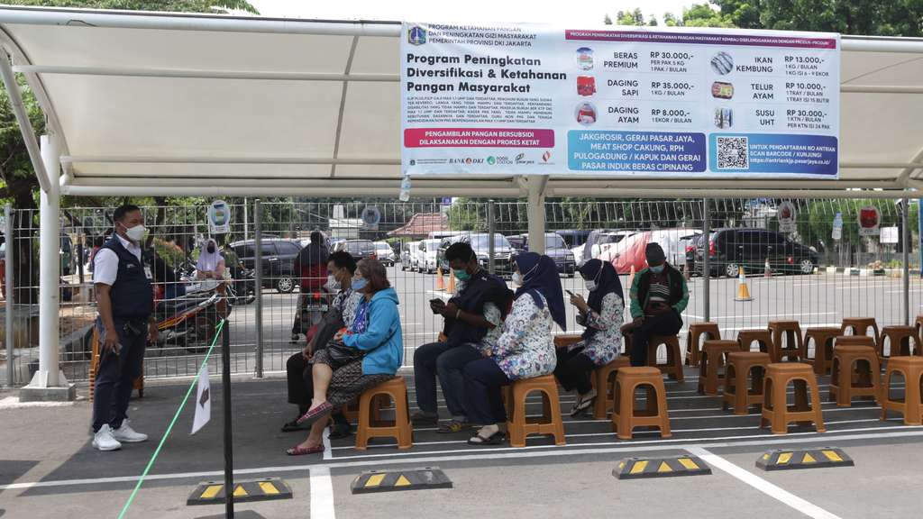 Belanja Sembako Rasa Gratis di Pasar Induk Beras Cipinang