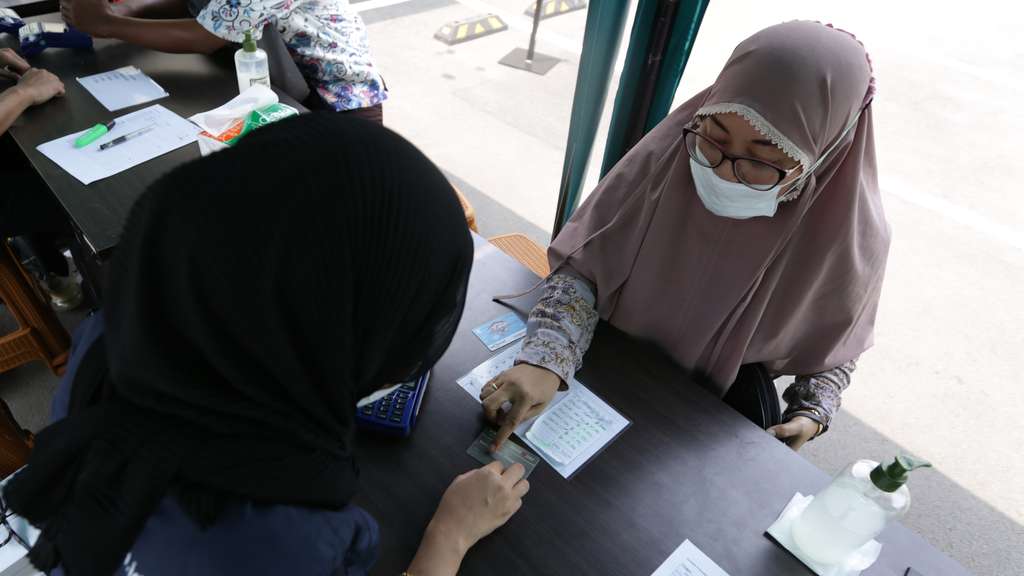 Belanja Sembako Rasa Gratis di Pasar Induk Beras Cipinang