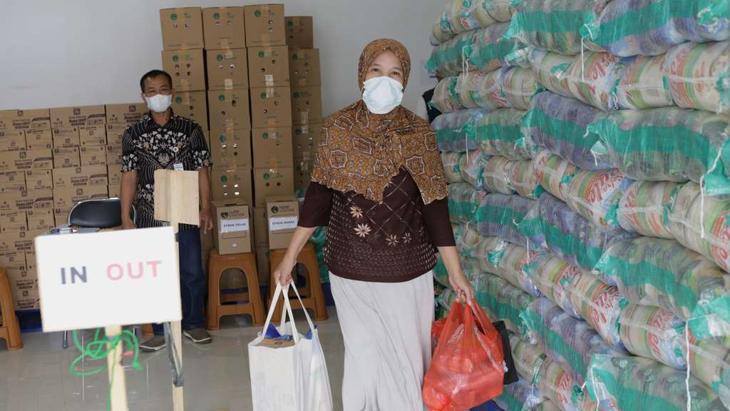 Belanja Sembako Rasa Gratis di Pasar Induk Beras Cipinang