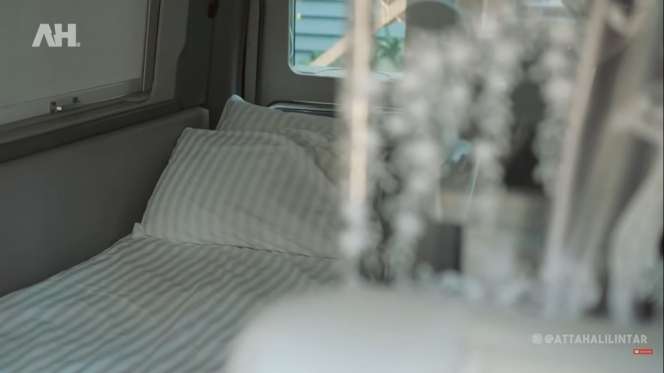 8 Foto Mewahnya Mobil Baru Aurel Hermansyah, Waw Ada Toiletnya