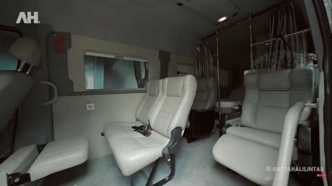 8 Foto Mewahnya Mobil Baru Aurel Hermansyah, Waw Ada Toiletnya