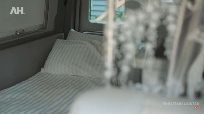 8 Foto Mewahnya Mobil Baru Aurel Hermansyah, Waw Ada Toiletnya