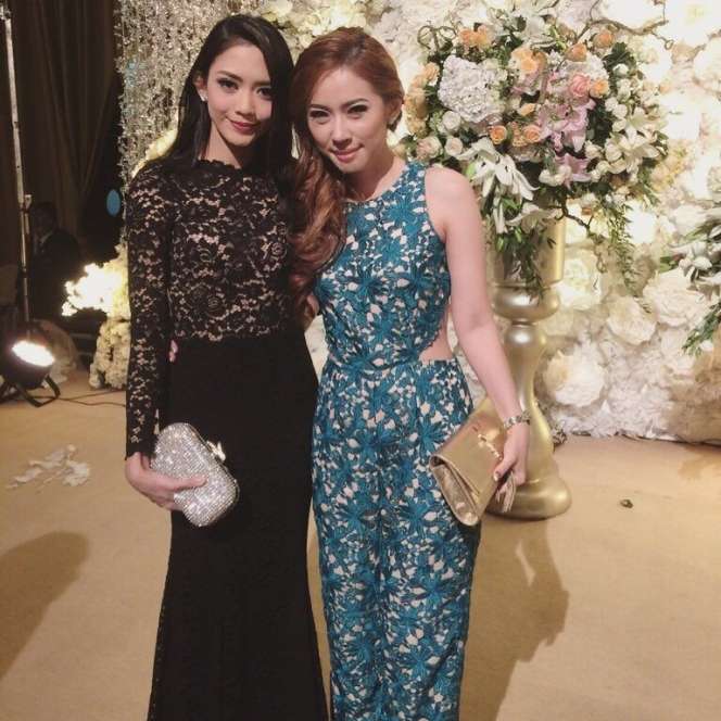 9 Gaya Ririn Dwi Ariyanti saat Kondangan, Modis Banget!