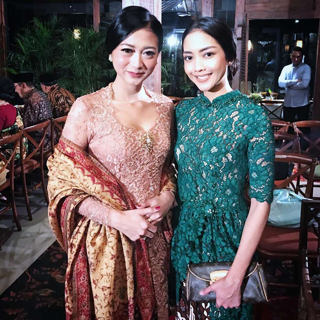 9 Gaya Ririn Dwi Ariyanti saat Kondangan, Modis Banget!