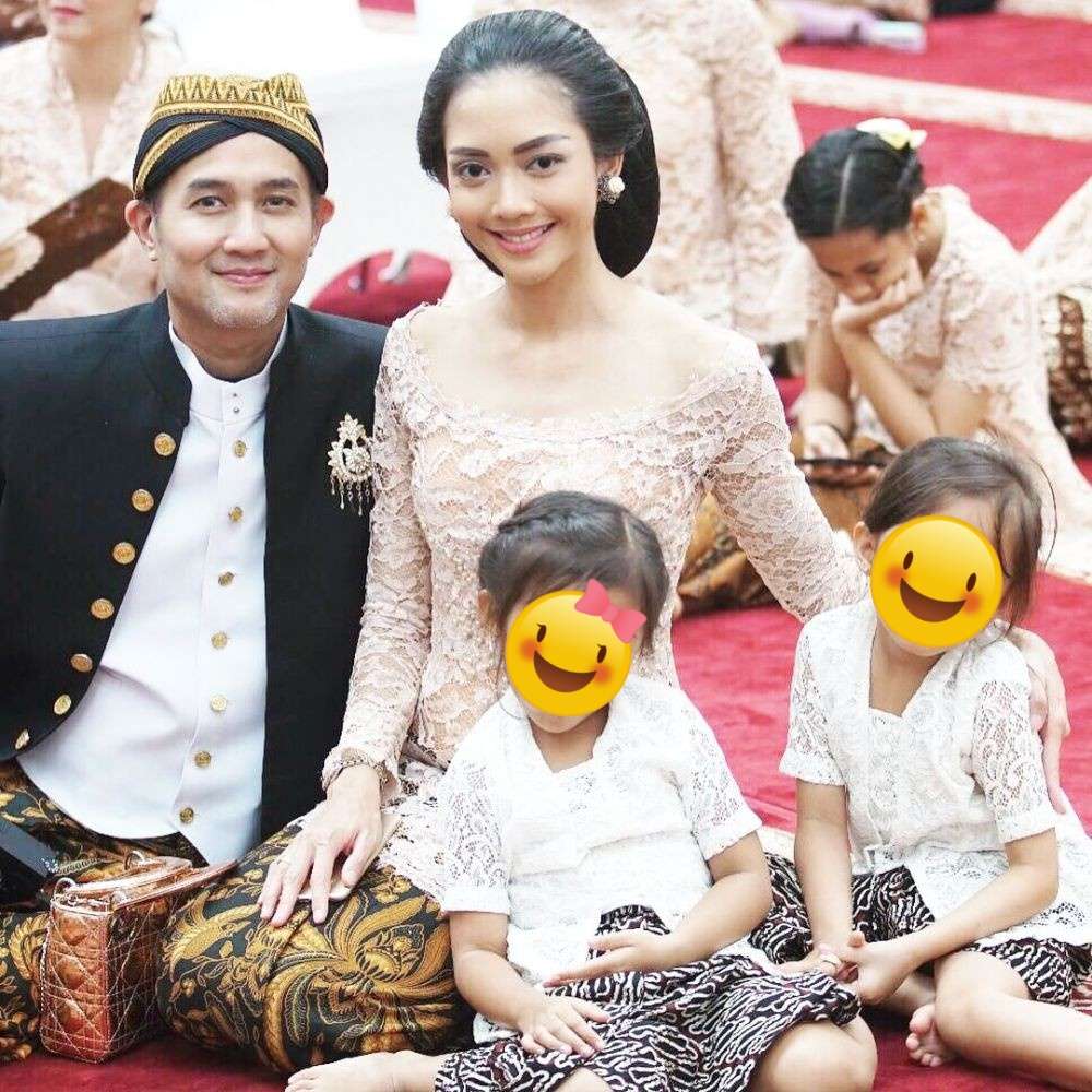 9 Gaya Ririn Dwi Ariyanti saat Kondangan, Modis Banget!