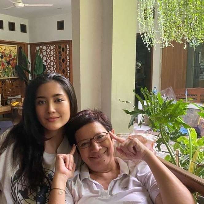 Potret Maura Magnalia, Putri Nurul Arifin yang Jarang Disorot