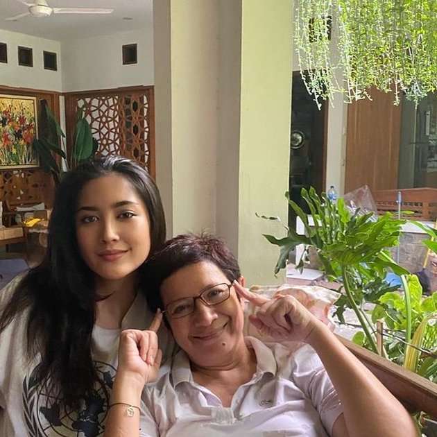 Potret Maura Magnalia, Putri Nurul Arifin yang Jarang Disorot