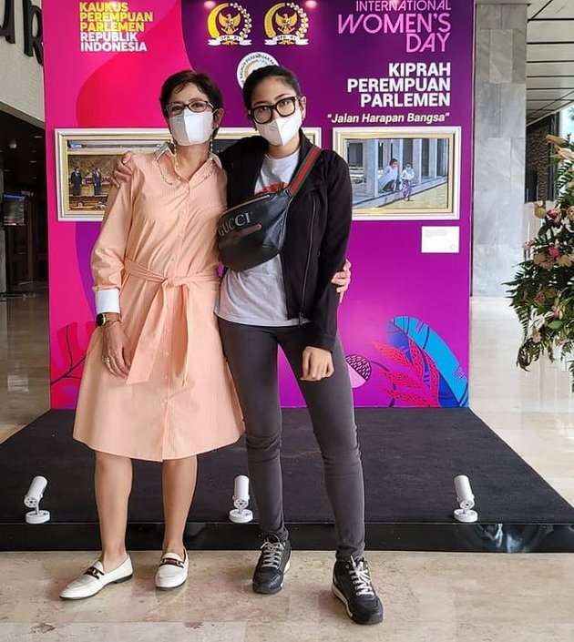 Potret Maura Magnalia, Putri Nurul Arifin yang Jarang Disorot