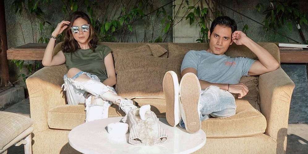 5 Potret Mesra Tyo Nugros dan Dee Adnan, Masih Betah Pacaran!