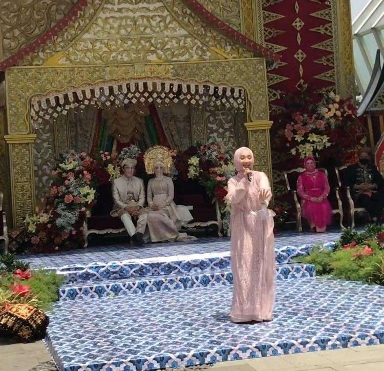 Gaya 9 Artis Hadiri Ngunduh Mantu Leslar, Saipul Jamil Disorot