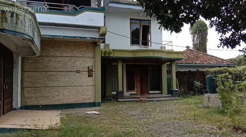 10 Potret Rumah Mewah Artis yang 15 Tahun Terbengkalai, Serem!