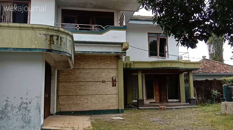 10 Potret Rumah Mewah Artis yang 15 Tahun Terbengkalai, Serem!