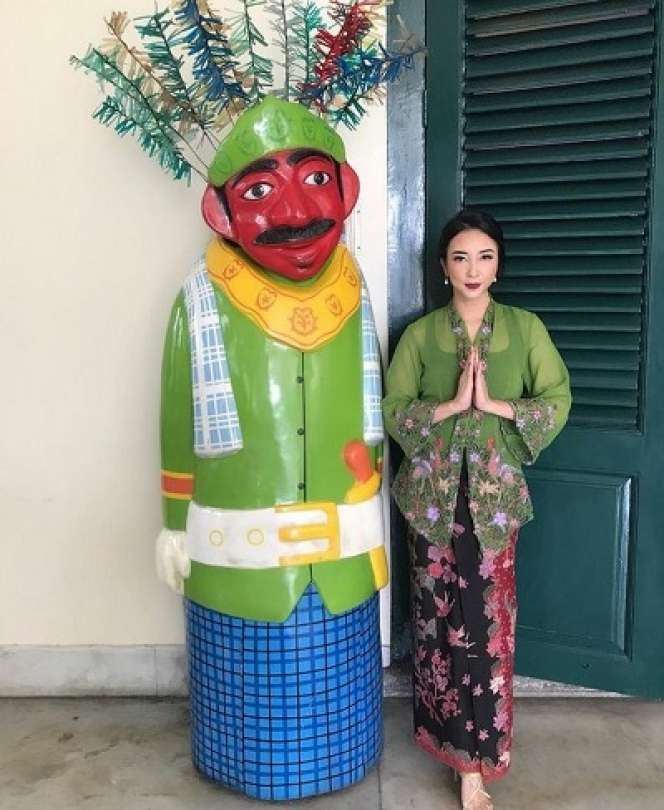 10 Potret Renny Sutiyoso, Sempat Viral Jual Rawon 500 Ribu