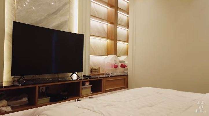 9 Foto Mewahnya Kamar Baru Syahnaz-Jeje, Wah Ada Pintu Rahasia