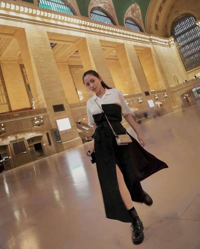 8 Penampilan Super Modis Rachel Vennya saat di New York