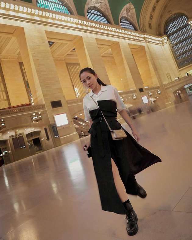 8 Penampilan Super Modis Rachel Vennya saat di New York