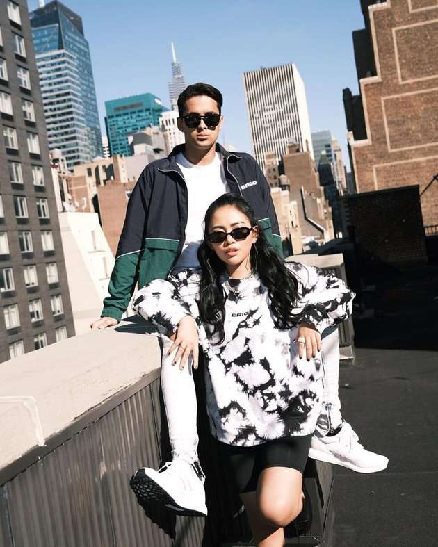 8 Penampilan Super Modis Rachel Vennya saat di New York