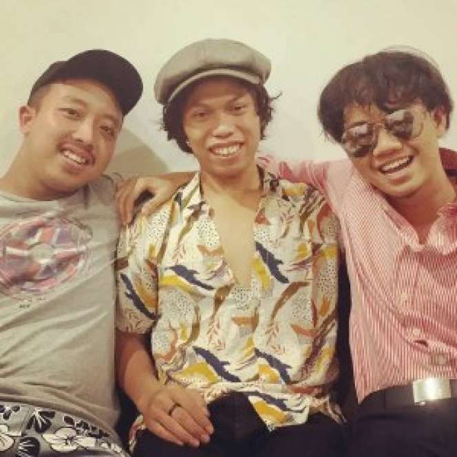 Viral Potret Tiga Pemuda Mirip Dono, Kasino, Indro