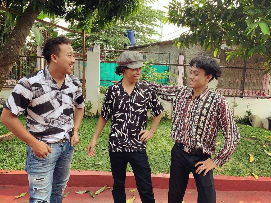Viral Potret Tiga Pemuda Mirip Dono, Kasino, Indro