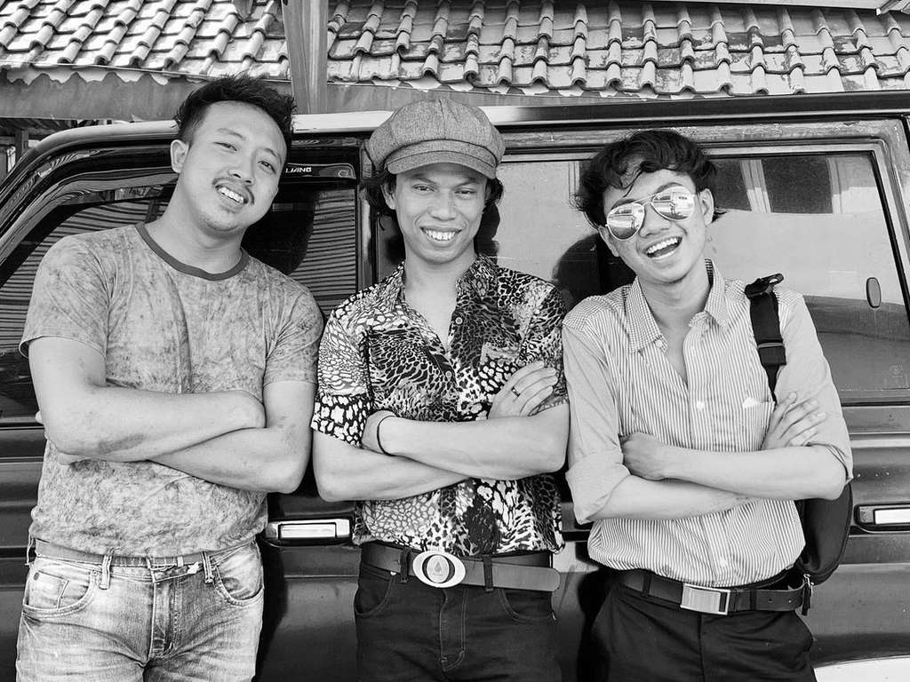 Viral Potret Tiga Pemuda Mirip Dono, Kasino, Indro
