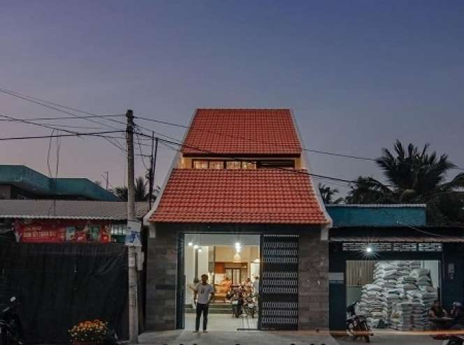 Depan Toko Beras, Dalamnya Rumah Mewah Berkelas!