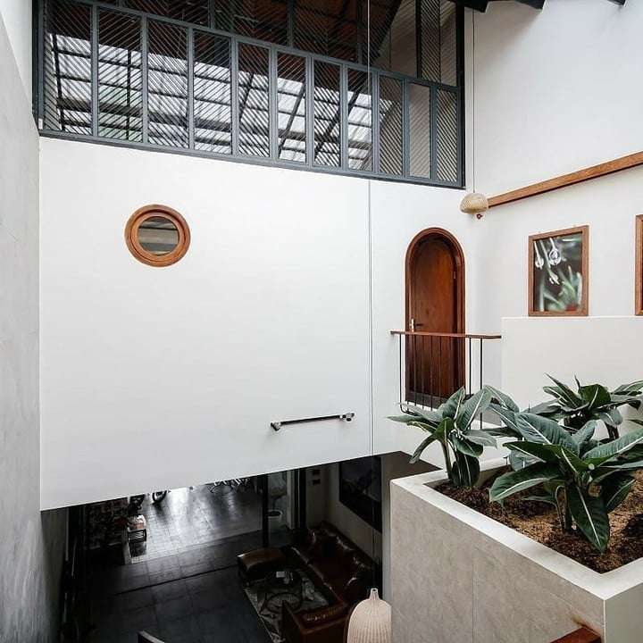 Depan Toko Beras, Dalamnya Rumah Mewah Berkelas!